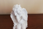 Aniołek gipsowy biały 11cm "modlący się"