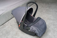 Fotelik nosidełko 0-13kg z pokrowcem na nóżki