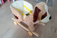 Pies na biegunach z melodią