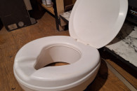 Nakładka na deskę sedesowa/po operacji biodra