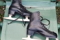 Łyżwy figurowe czarne w super stanie rozm.23 tj