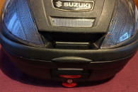 Oryginalny kufer motocyklowy Suzuki brak kluczy