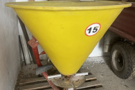 rozsiewacz nawozu lejek