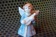 Aniołek z dzwoneczkiem na sznurku