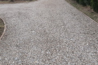Podjazdy, drogi, utwardzenia z kruszywa