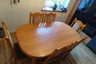Stół z krzesłami
