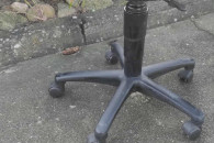 TABORET OBROTOWY NA KÓŁKACH