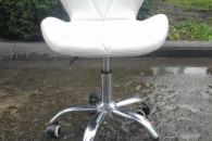 FOTEL BIUROWY NA KÓŁKACH