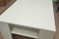 Biały stolik kawowy