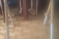 Stojak drewniany z zawieszkami