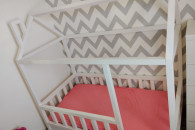 Łóżeczko dla dziecka typu domek