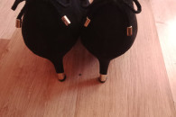 Czarne zamszowe szpilki