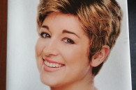 Peruka dla kobiet, krótka, ciemny blond