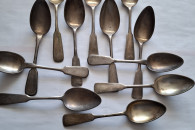 Duże . przedwojenne łyżki stołowe