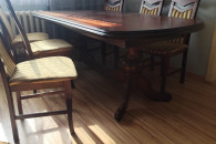 Stół rozkładany plus sześć krzeseł