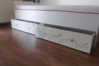 Łóżko z materacem