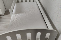 Łóżko z materacem