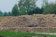 Oddam ziemię z gliną