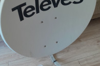 Antena satelitarna z konwerterem i uchwytem