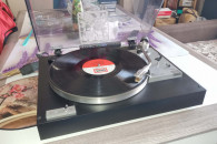 Gramofon Yamaha YP-211 Belt Drive Półautomat