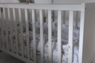 Łóżeczko drewniane IKEA z materacem