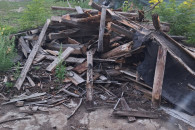 Deski i drewno na opał ze stodoły