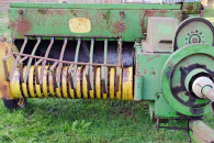 John Deere CB 300 – prasa kostkująca